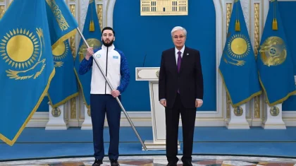 «Верю, будет немало побед»: Токаев вручил флаг Казахстана олимпийской и паралимпийской сборным