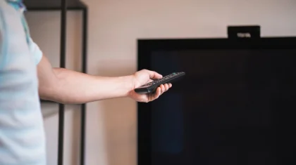 Спутниковое и эфирное телевидение временно отключат в Казахстане