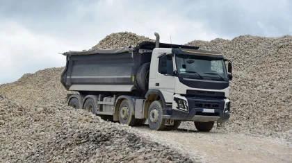 Экскаватор конфисковали за незаконную добычу гравия в Алматинской области