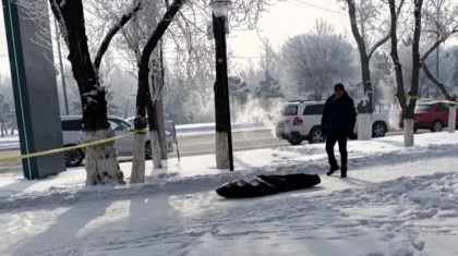 Мужчина скончался на улице в центре Караганды