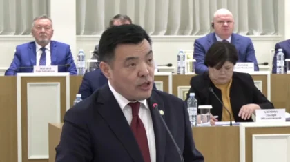 На заседании Конституционной комиссии было предложено рассмотреть вопрос о новой Конституции