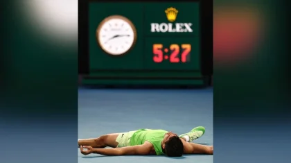 Алькарас вышел в финал Australian Open после драматичного пятисетового матча