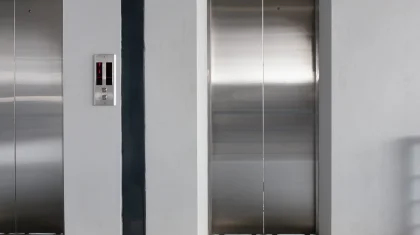 Лифт сорвался в 16-этажном ЖК Шымкента: серьезно пострадала женщина