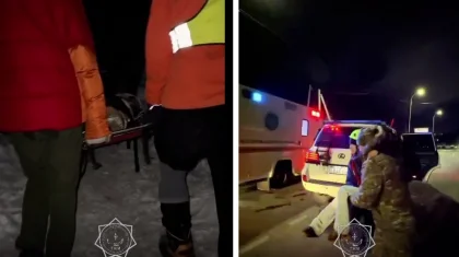 Спасатели на носилках спустили девушку, повредившую ногу в горах Алматы