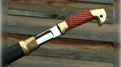 Казахстанка смертельно ранила мужчину шашкой в спальне