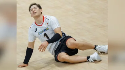 Японский волейболист стал героем соцсетей после того, как принес искренние извинения на матче (ВИДЕО)