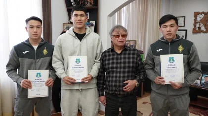 Темирлану Анарбекову вручили ректорский грант Академии спорта и туризма