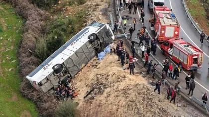 Пассажирский автобус перевернулся в Турции: есть погибшие