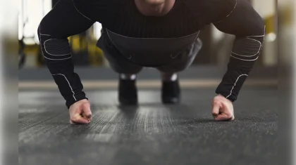 Преподаватель заставляла студентов отжиматься за опоздание в Атырау