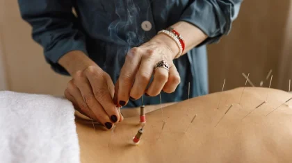 «Лечат» 4-5 месяцев и уезжают из страны: депутат заявил о жалобах казахстанцев на центры восточной медицины