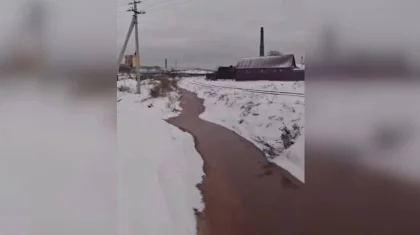 Розово-красная вода в Макинске: суд оштрафовал завод за загрязнение арыков