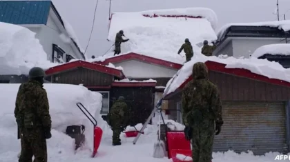 Число жертв мощных снегопадов в Японии достигло 38 человек