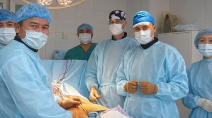 Падение с высоты и 5 часов в операционной: врачи спали женщину в Усть-Каменогорске