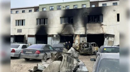 Работники СТО получили ожоги при крупном пожаре в Актау