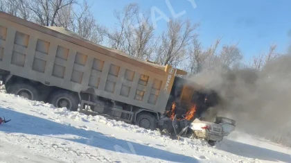 Водитель и пассажир погибли в сгоревшей Toyota Camry на трассе в СКО