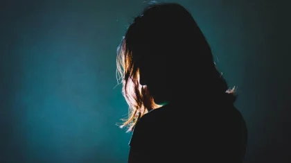 Женщина выбросила двух своих детей из окна 5-го этажа в Таразе