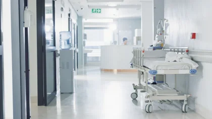 Мать выбросила детей из окна 5-го этажа в Таразе: стало известно о состоянии малышей