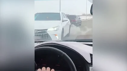 Двигались задним ходом: кортеж авто устроил беспредел на дорогах Актобе (ВИДЕО)