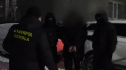 Работал на мошенников: 24-летнего дроповода задержали в Уральске (ВИДЕО)