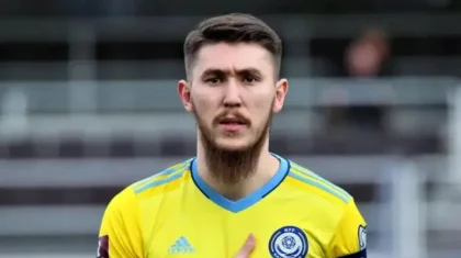 Официально: нападающий сборной Казахстана продолжит карьеру в румынском «Петролуле»