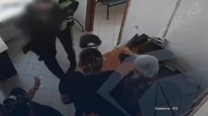 Адвокат из Актау ударил ногой в лицо полицейского (ВИДЕО)