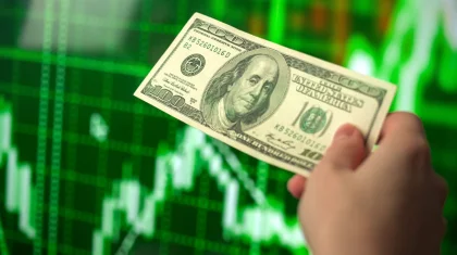 Доллар подорожал до 496 тенге на KASE