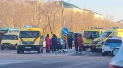 Два человека пострадали в ДТП с машиной скорой помощи в Караганде (ВИДЕО)