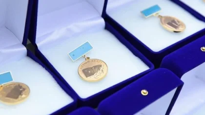 Выпускницам, окончившим школу на отлично, отказали в «Алтын белгі»