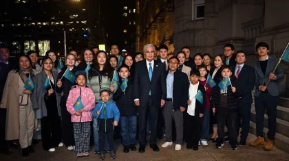 Токаев прибыл в Вашингтон и встретился с казахстанцами (ВИДЕО)