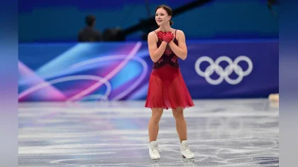 Головкин и Шайдоров с цветами поздравили Самоделкину с дебютом на Олимпиаде (ВИДЕО)