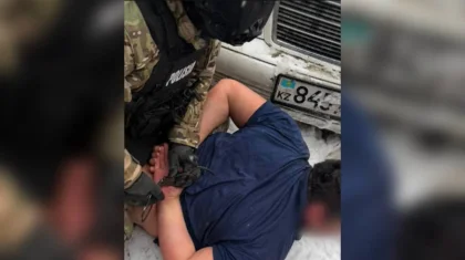 У потерявшей сознание девушки украли телефон во время спасения в Алматы (ВИДЕО)