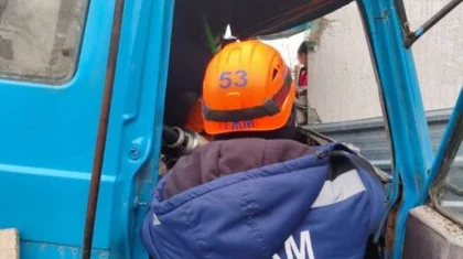 Водитель оказался зажат в кабине грузовика в Алматинской области