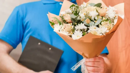 Требования к службам доставки ужесточат в Алматы после жалобы на курьера