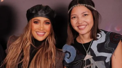 Казахстанская художница, нарисовавшая Джей Ло на ковре, вошла в топ-50 креаторов мира