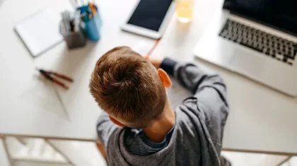 Школьников и некоторых студентов Астаны перевели на «дистанционку»