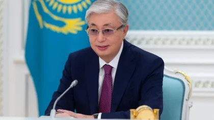 Токаев поздравил казахстанцев с Днем благодарности