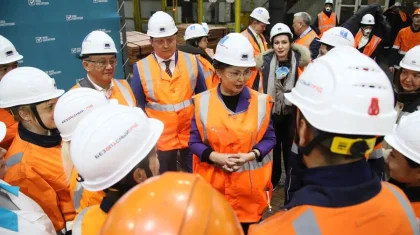 «Главное изменение – в центре Конституции находится человек»: Аида Балаева на встрече с коллективом «Казцинка»