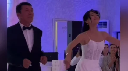 Невеста и ее отец зажгли на казахской свадьбе под Bad Bunny (ВИДЕО)