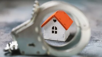 Супруги-аферисты обещали жилье по госпрограмме в обход очереди в Семее