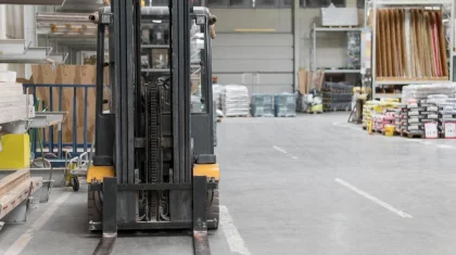 Электропогрузчик наехал на работника в Костанае: суд пересмотрел степень его вины