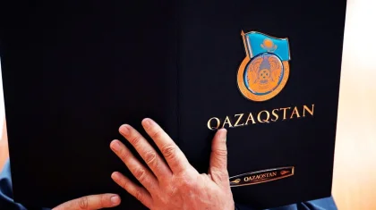 Суд спас многодетного отца с долгами в 13 млн тенге от банкротства ради ребенка