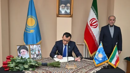 Спикер Сената оставил запись в книге соболезнований в Посольстве Ирана