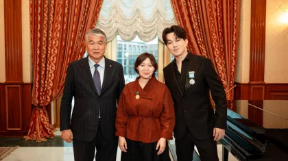 Димаш Кудайберген и Самал Еслямова удостоены наград ТЮРКСОЙ