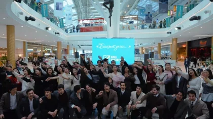 Музыкальный флешмоб «Бақыт деген» прошел в торговом центре MEGA Silk Way в Астане