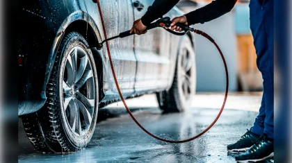 Работник автомойки угнал машину клиента и разбил ее в Актобе