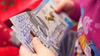 Могут ли казахстанки в декрете получать пособие по безработице? Ответ Минтруда