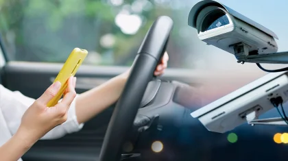 В Казахстане камеры начали фиксировать водителей, не пристегнувших ремень и пользующихся телефоном за рулем