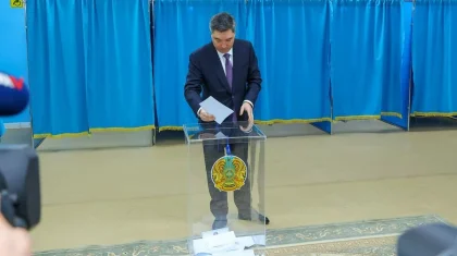 Олжас Бектенов проголосовал на референдуме