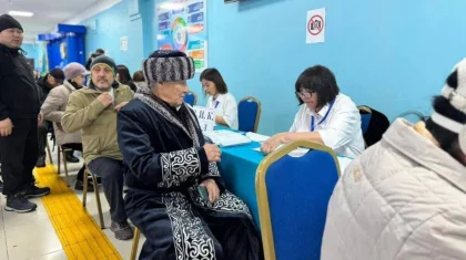 «Настроение позитивное и высокий поток людей»: наблюдатель рассказал, что происходит на участке в Астане