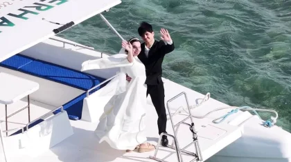 Love story на Каспии: молодожены прибыли на референдум на катере